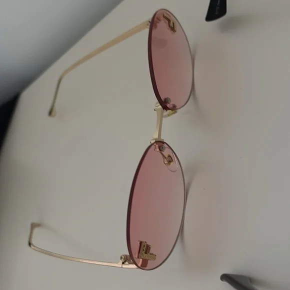 Stylish Women's Sunglasses Set - Black, Pink, and Cream - Picture 4 of 5